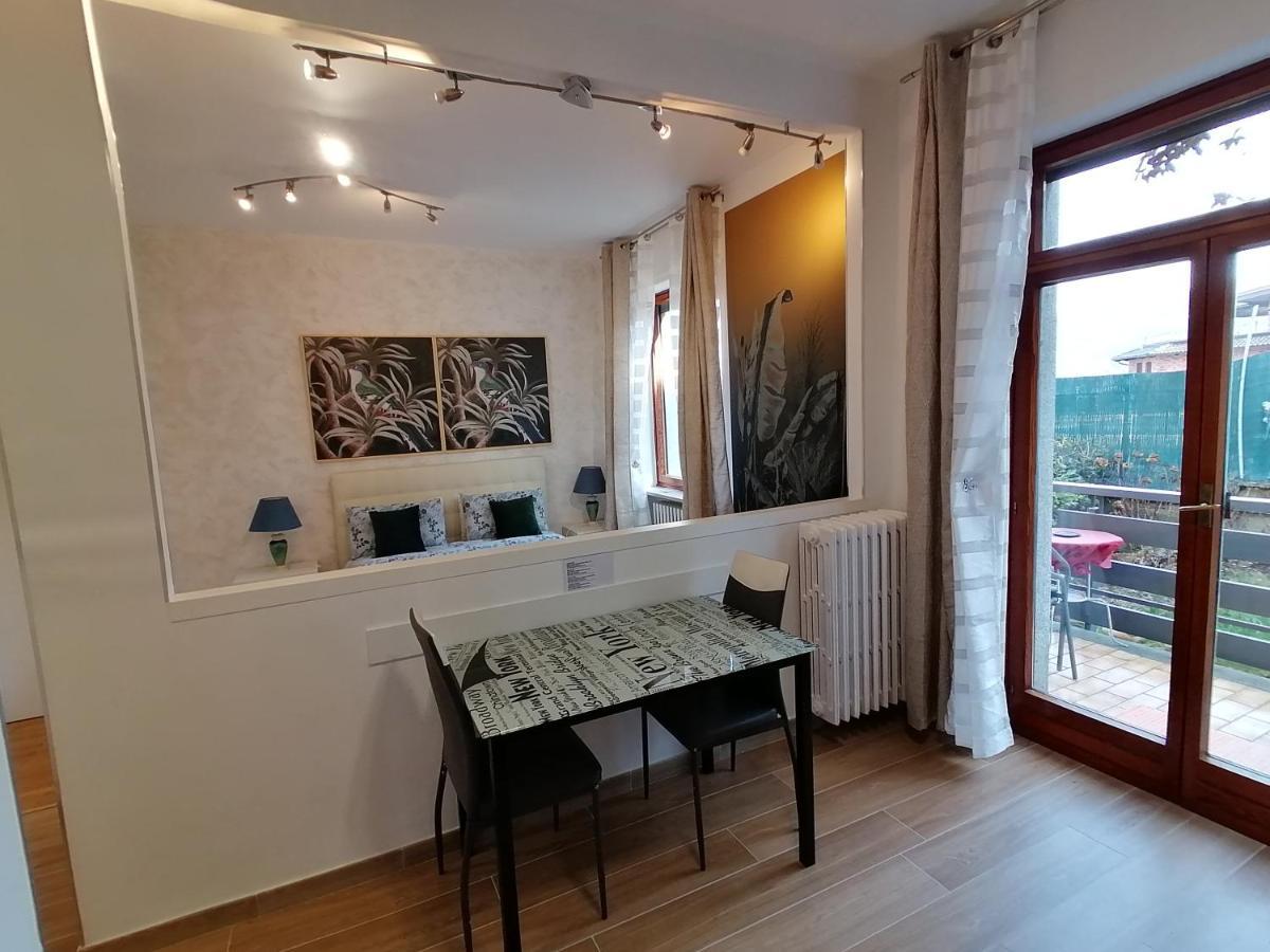 B&B In Riva Al Lago Avigliana Bagian luar foto